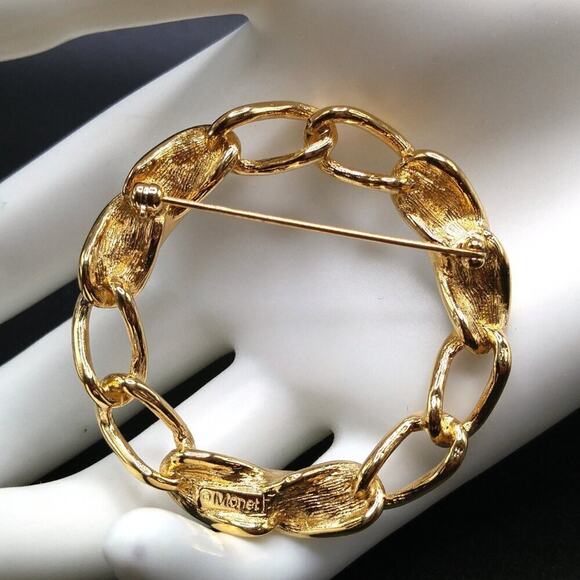 Vintage Monet Dark Blue Enamel Round Chain Brooch, Gold Plated, 2 Inches - Picture 3 of 7